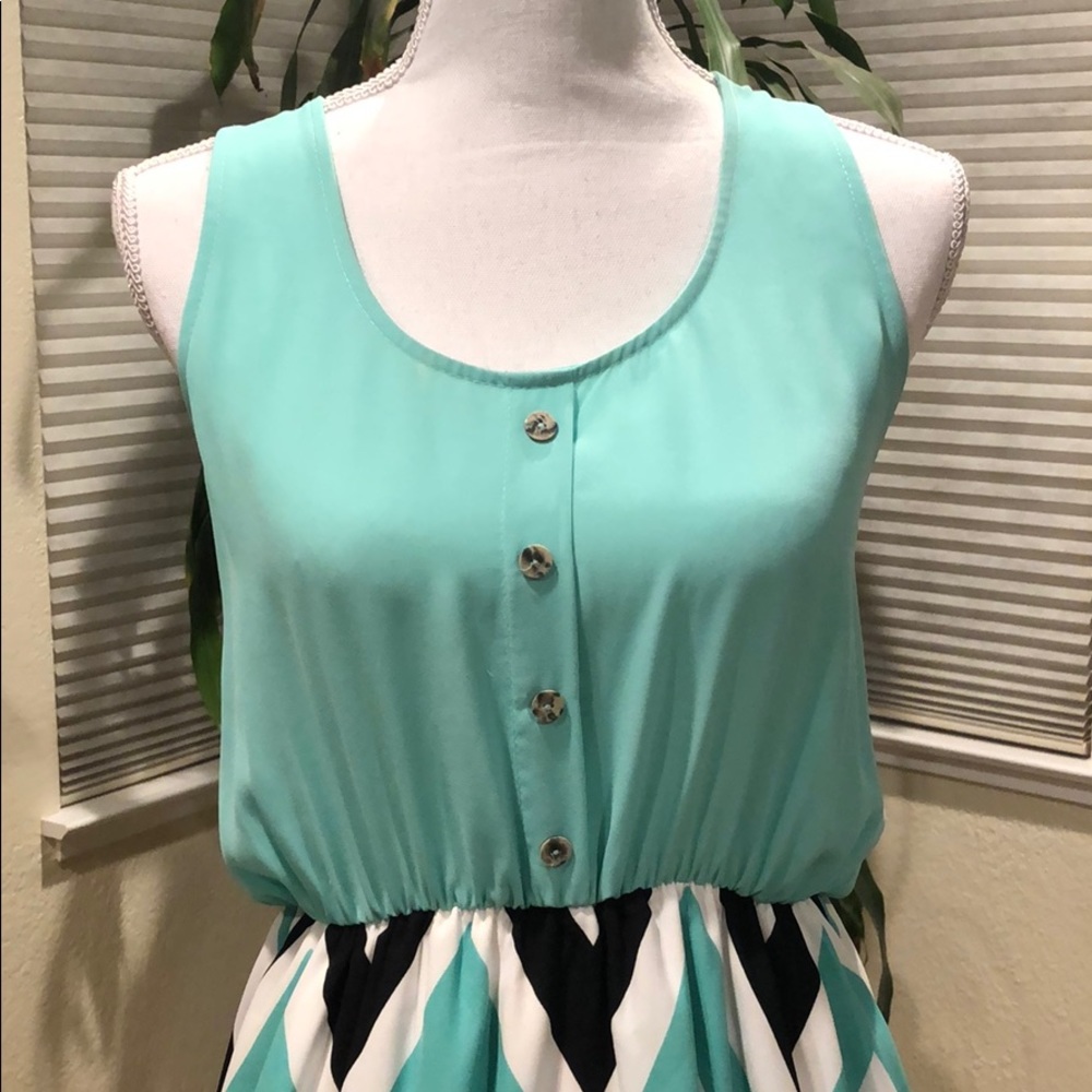 Dress - Picture 2 of 4